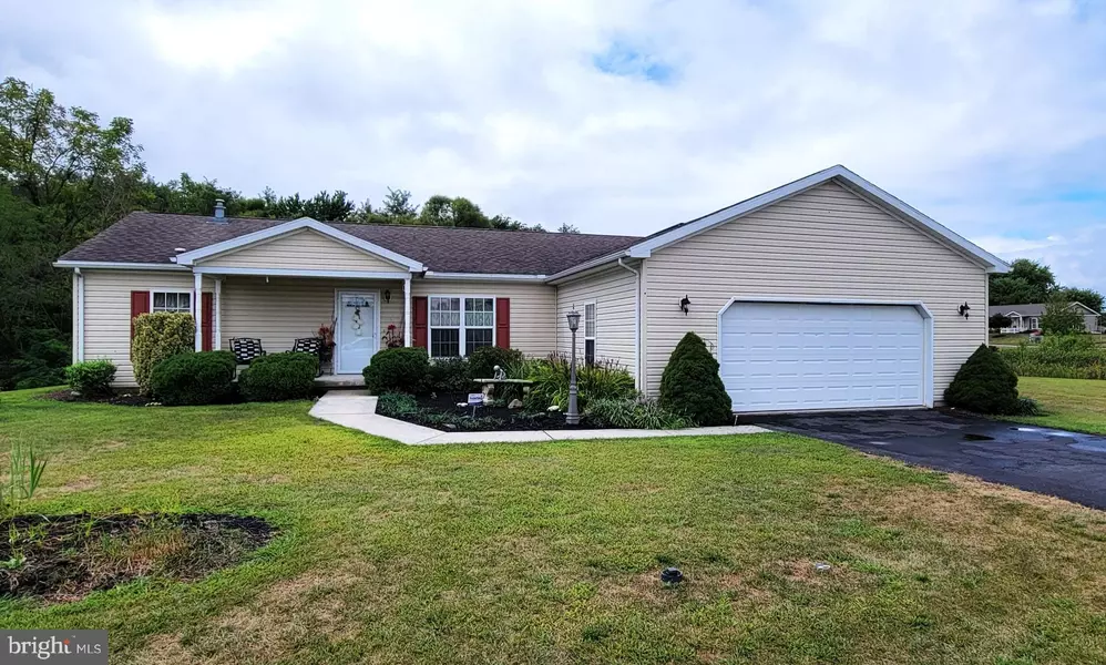 2 MADELEINE DR, Myerstown, PA 17067