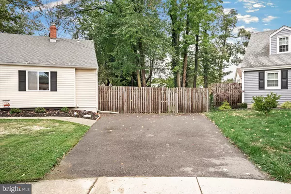 Hamilton, NJ 08690,8 EDDRIE CT