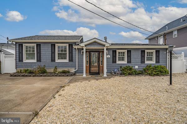 20 SYLVIA LN, Manahawkin, NJ 08050