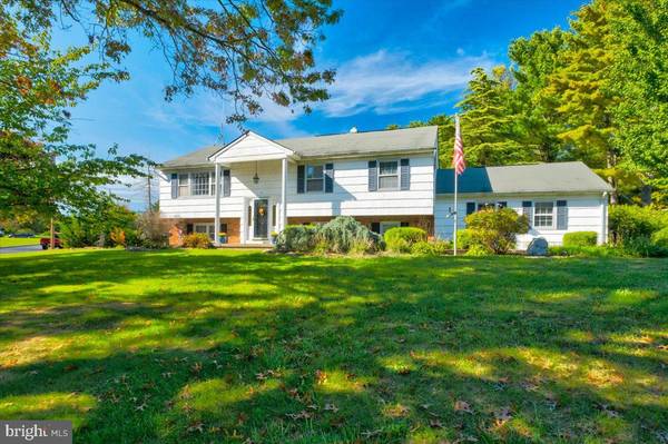 6 MYRON BLVD, Wrightstown, NJ 08562