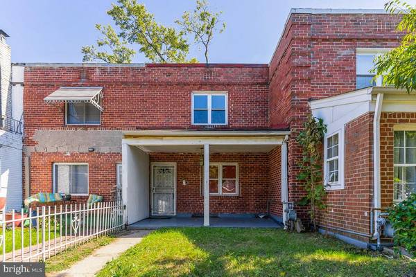 215 33RD ST NE, Washington, DC 20019