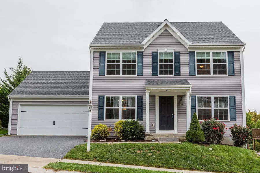 227 COOL CREEK WAY, Lancaster, PA 17602