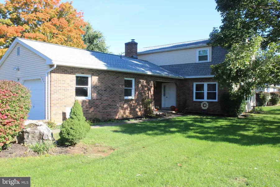 34 GREEN ACRE RD, Lititz, PA 17543