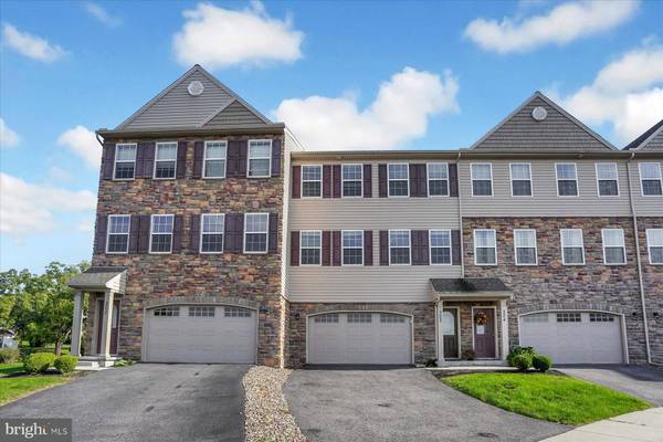 302 STONERIDGE CT #89, New Cumberland, PA 17070