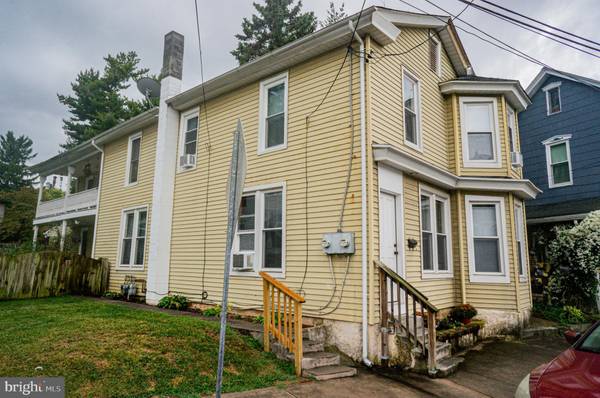 24 W DONEGAL ST, Mount Joy, PA 17552