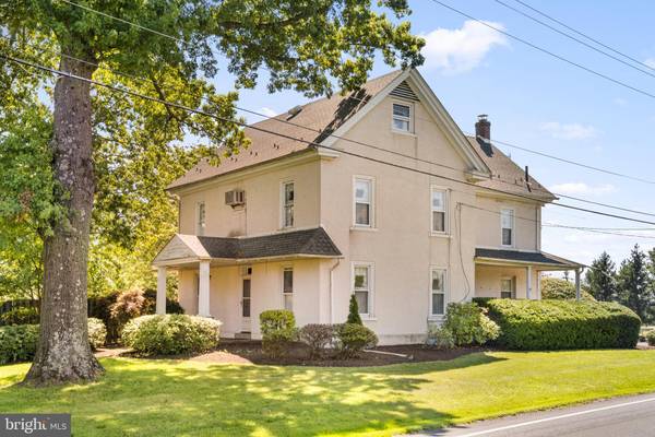 6 AUGUSTINE RD, Sellersville, PA 18960