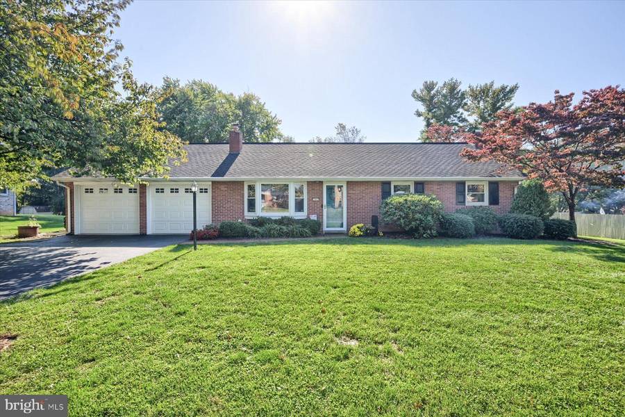 302 FAIRVIEW DR, Lititz, PA 17543