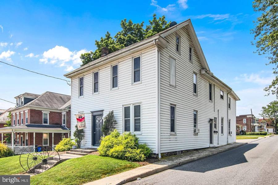 226 N MARKET ST, Elizabethtown, PA 17022