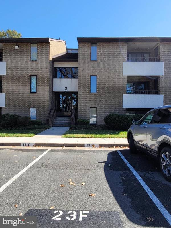 523 FLORIDA AVE #104, Herndon, VA 20170