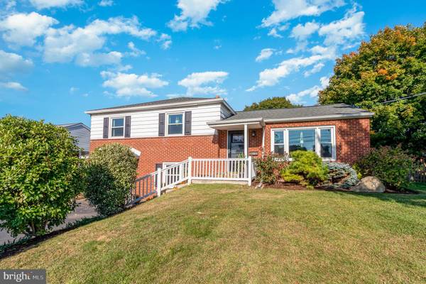 13 SCARSDALE DR, Camp Hill, PA 17011