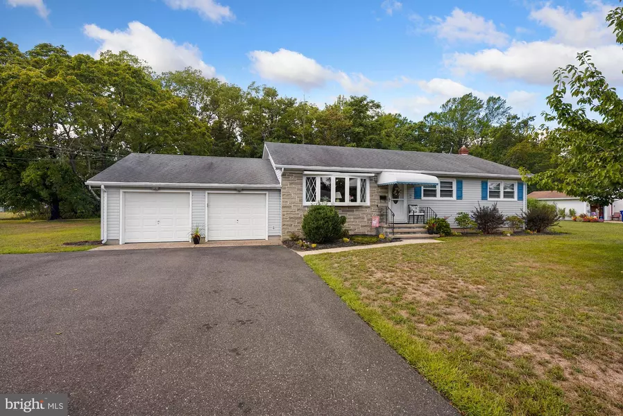 10 SCRAPETOWN RD, Pemberton, NJ 08068