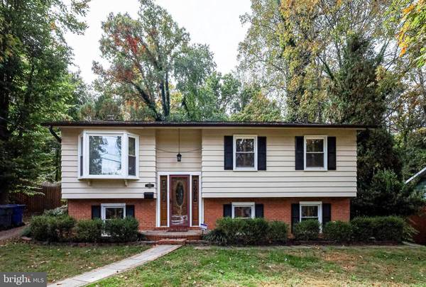 8523 CANTERBURY DR, Annandale, VA 22003