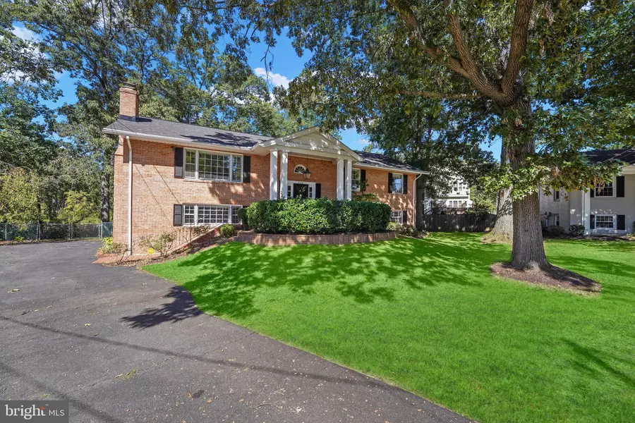 2208 BASSET ST, Alexandria, VA 22308