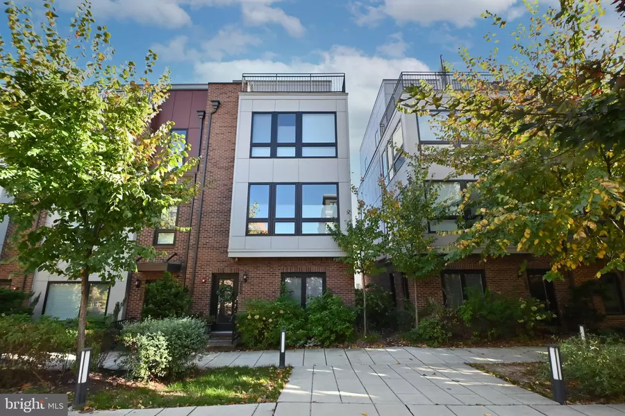 438 NOTTOWAY WALK, Alexandria, VA 22304