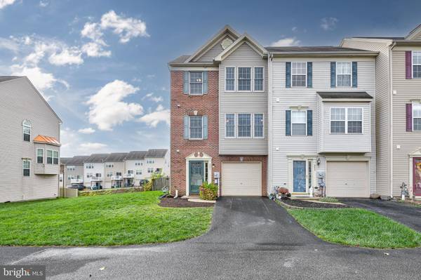 241 COUNTRY RIDGE DR, Red Lion, PA 17356