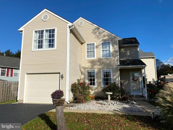 102 N ASCOT CT, Newtown, PA 18940