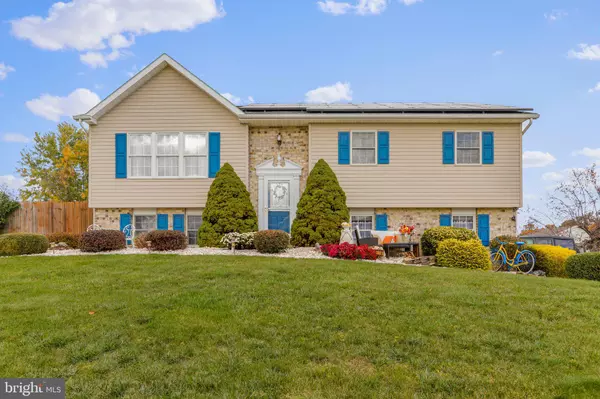 211 COLONIAL DR, Shippensburg, PA 17257