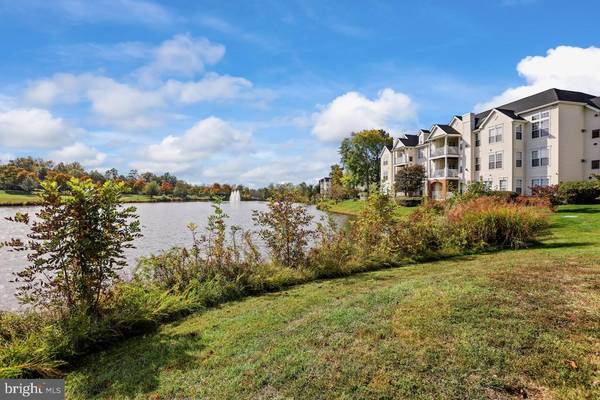 25240 LAKE SHORE SQ #304, Chantilly, VA 20152