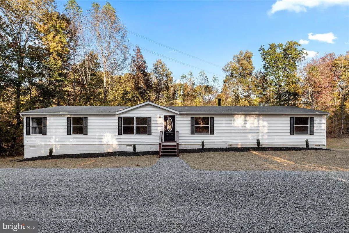 Palmyra, VA 22963,459 CEDAR LANE