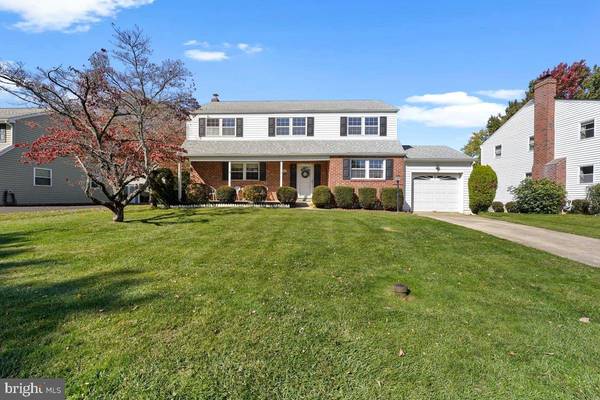 682 BARCLAY LN, Broomall, PA 19008