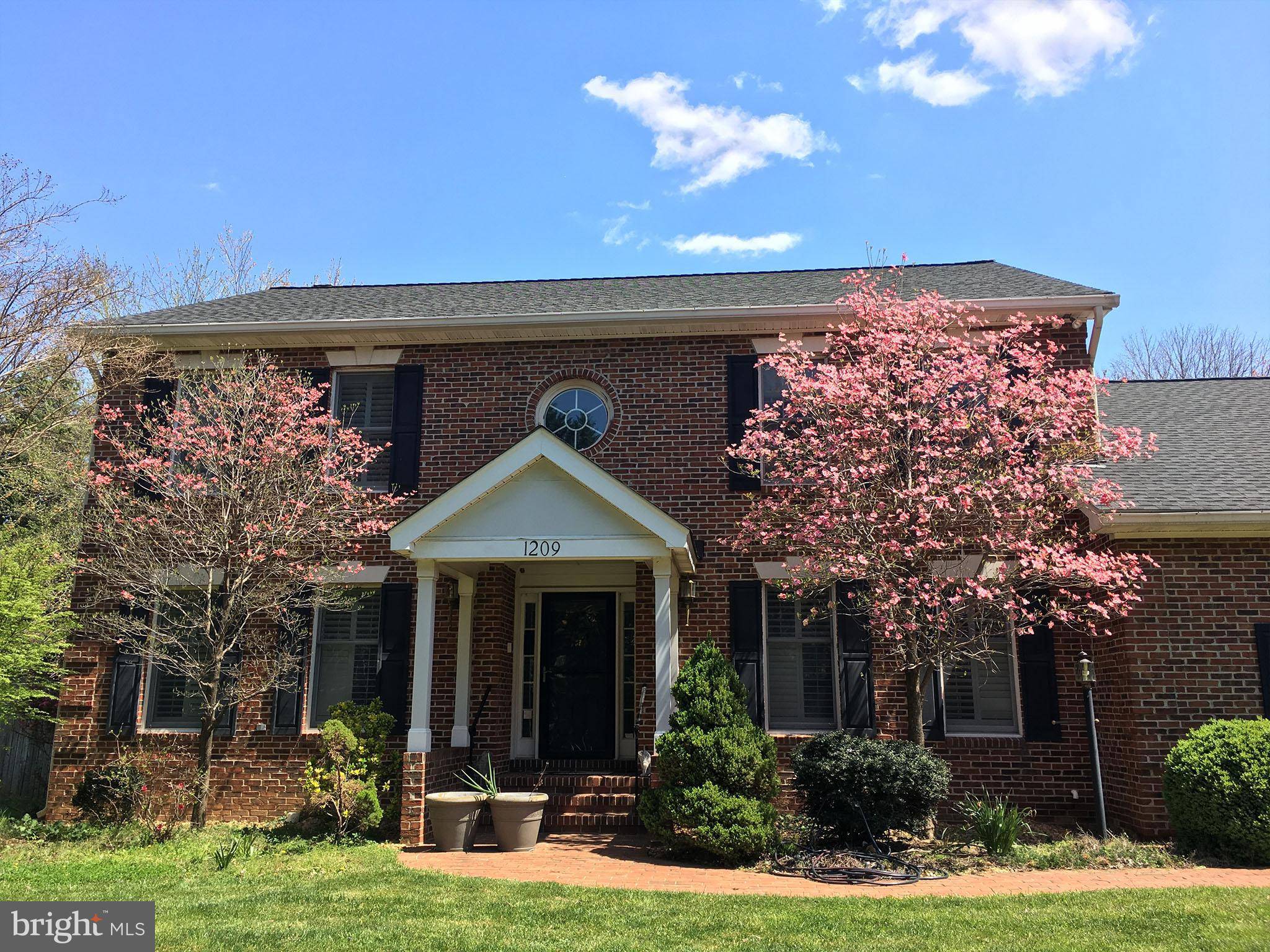Mclean, VA 22102,1209 ARTNAUMAN CT