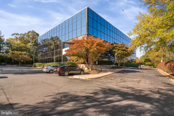 5350 SHAWNEE RD #110, Alexandria, VA 22312