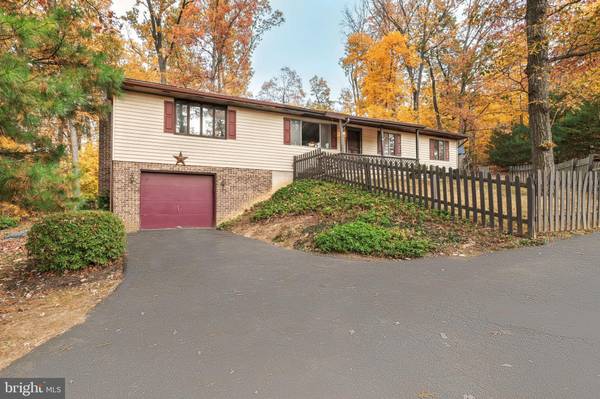 505 S LAKE RD, Spring Grove, PA 17362