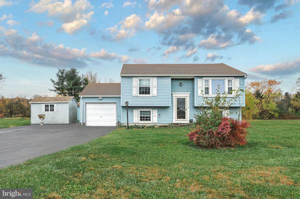 2 DUTTON RD, New Freedom, PA 17349