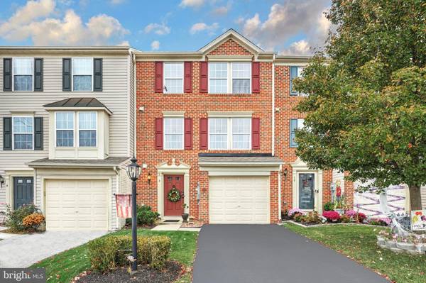 8 FOREST VIEW TER, Hanover, PA 17331