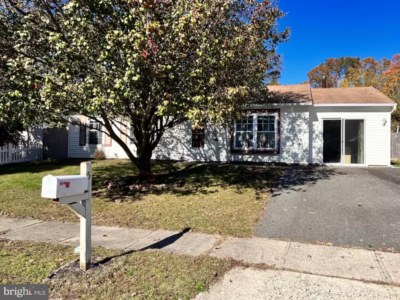 5 OCEAN AVE, Barnegat, NJ 08005