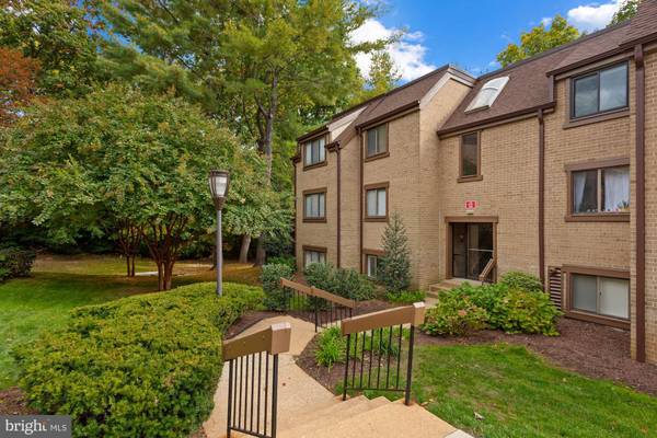 1639 PARKCREST CIR #300, Reston, VA 20190