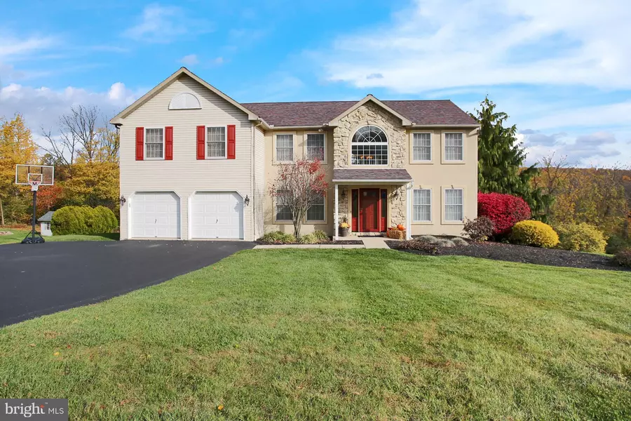 18 RIDGE CREST DR, Fleetwood, PA 19522