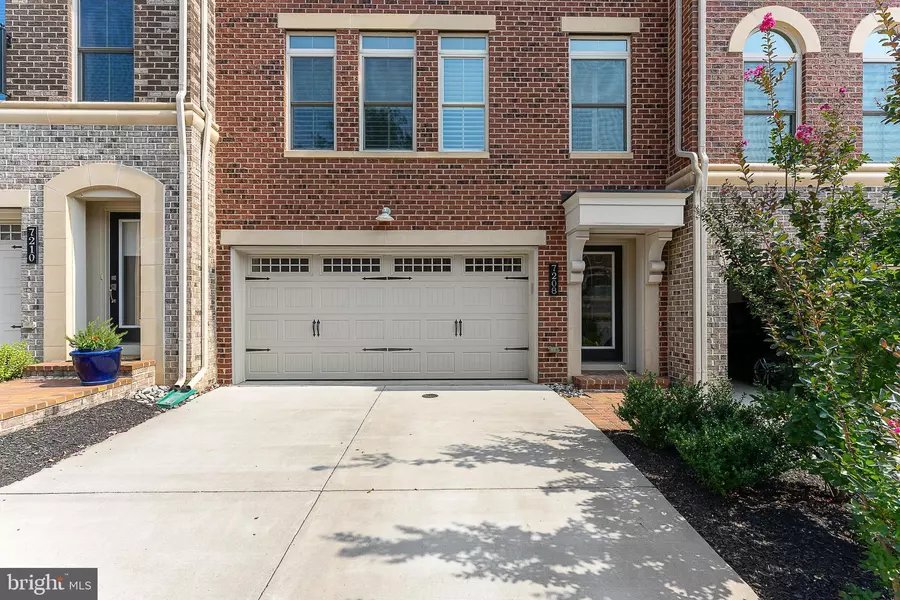 7208 HOLYWELL LN, Falls Church, VA 22043