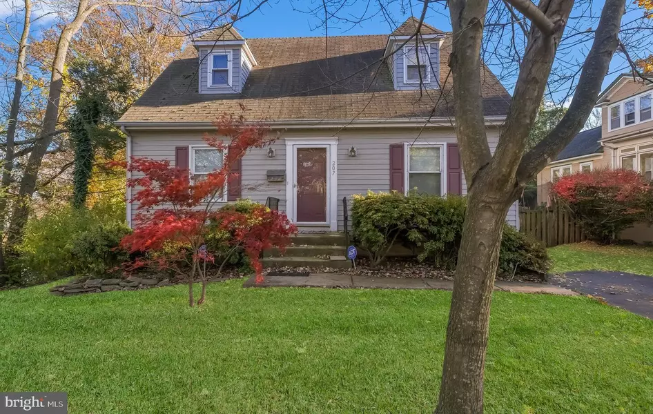 207 E MAPLE AVE, Morrisville, PA 19067