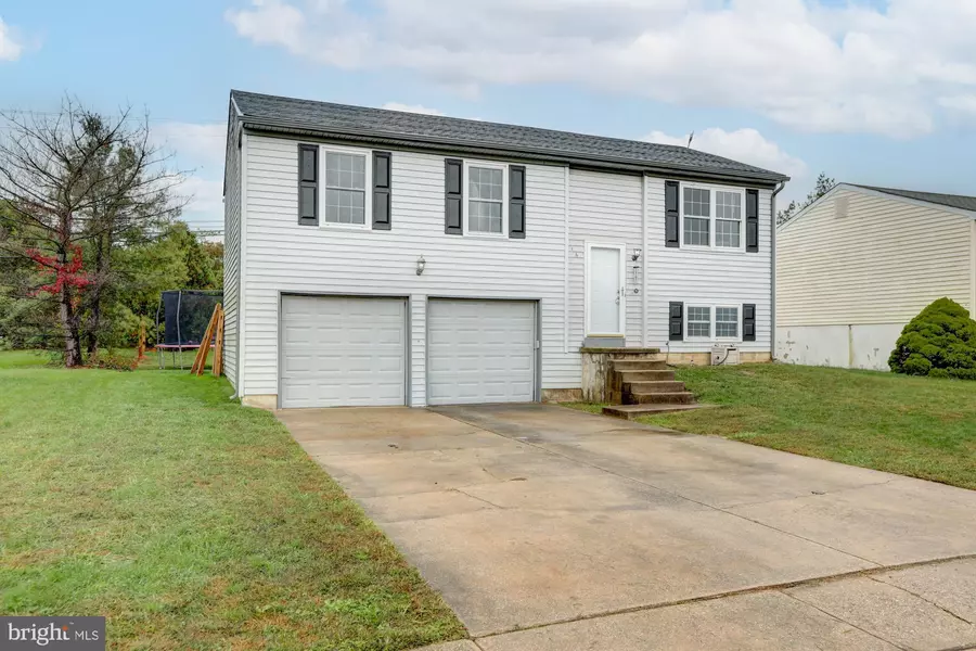 16 COUNTRY LN, Newark, DE 19702