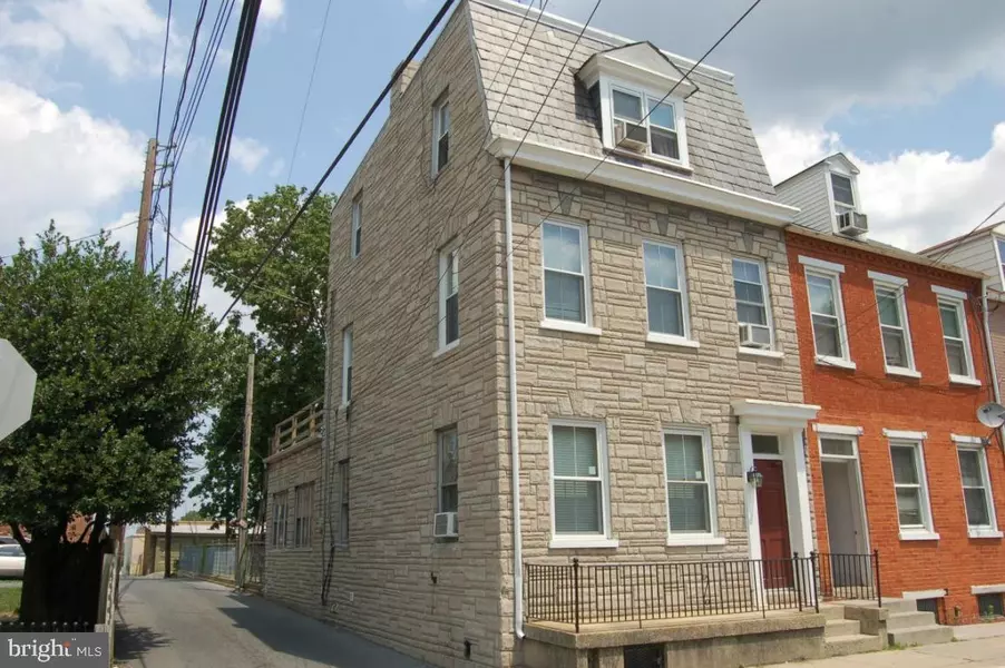 27 W JAMES ST, Lancaster, PA 17603