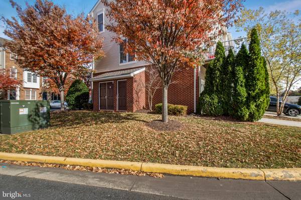 Chantilly, VA 20152,42915 MCCOMAS TER