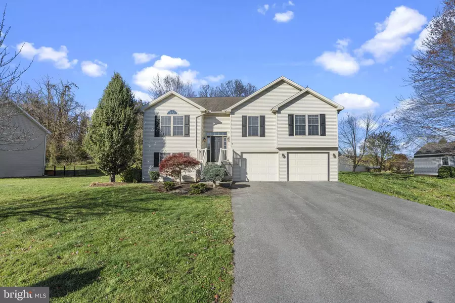 4 CREAMERY RD, Boiling Springs, PA 17007