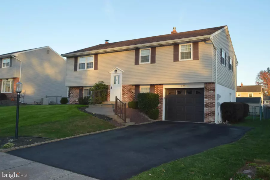 745 MIMOSA LN, Reading, PA 19606