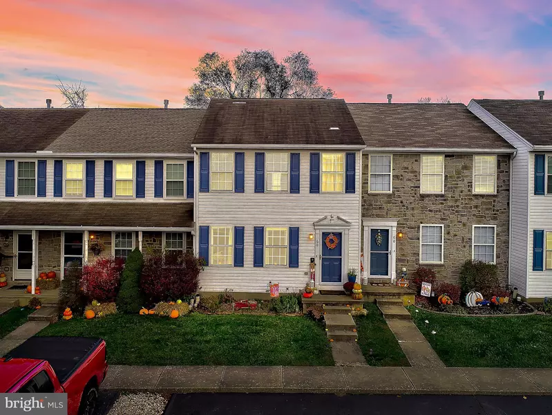 60 CHARLES CIR, York, PA 17406