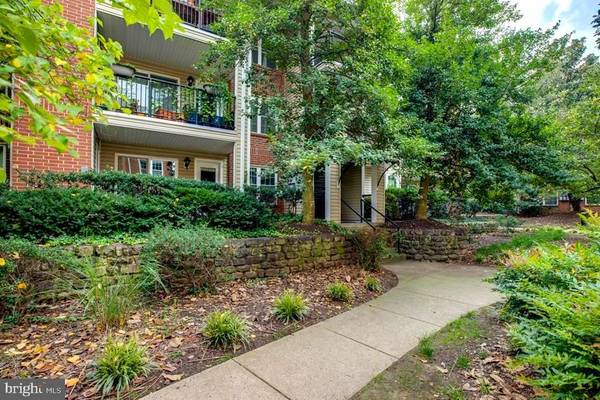 3308 WYNDHAM CIR #121, Alexandria, VA 22302