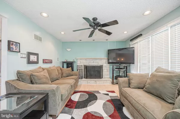 Gibbstown, NJ 08027,28 S POPLAR ST