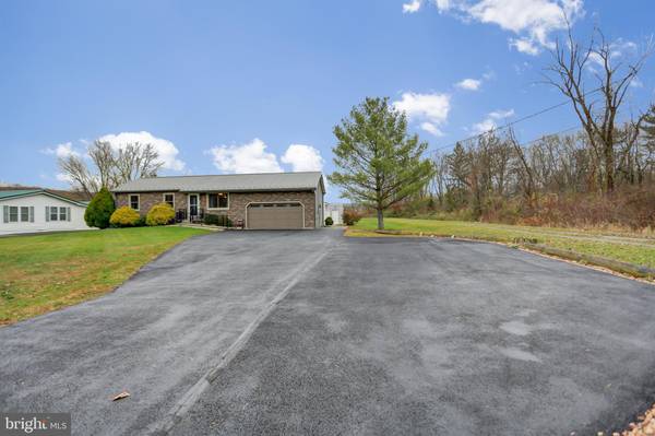 136 MOUNT PLEASANT RD, Fayetteville, PA 17222