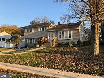 8 ASH AVE, West Deptford, NJ 08096