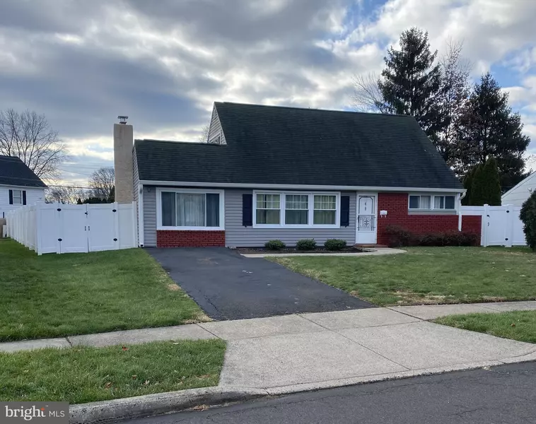 4 VASE LN, Levittown, PA 19054