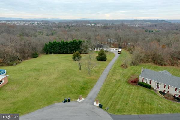 Falling Waters, WV 25419,93 MOHICAN WAY