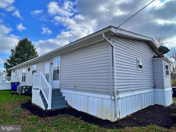 New Holland, PA 17557,192 AMBER CIR