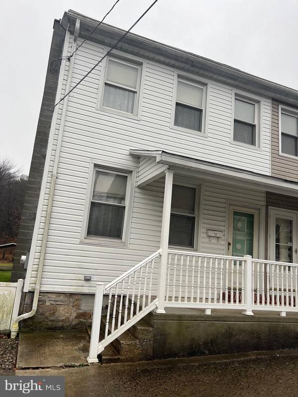 11 W LAUREL ST, Tremont, PA 17981