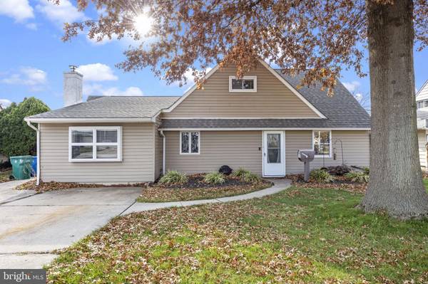 77 AUTUMN LN, Levittown, PA 19055