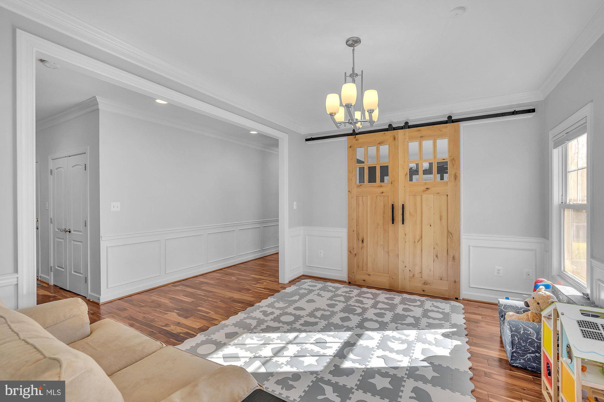 Vienna, VA 22180,121 CHERRY CIR SW